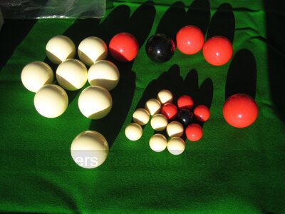 Set balls for Old English Bagatelle (1 & 5/8 inch, 1 black, 4 red, 4 white)