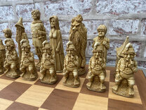 Lord of the Rings Berkeley Chess Set with 5 inch King