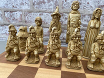 Lord of the Rings Berkeley Chess Set with 5 inch King