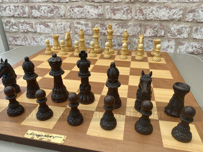 Ornate Staunton Berkeley Chess Set with 4.25 inch King - Cream & Brown