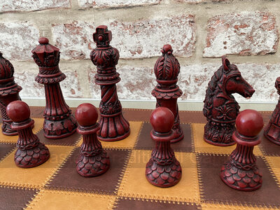 Ornate Staunton Berkeley Chess Set with 4.25 inch King - Cream & Red