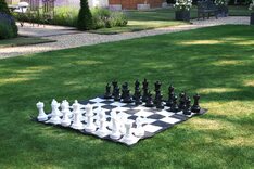 Uber Games Garden Chess Set With Nylon Chequerboard Mat