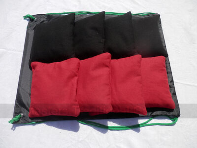 Set of 8 Cornbag Bean Bags for Cornboard / Cornhole in 2 colours [Red and Black]