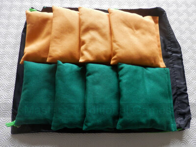 Set of 8 Weatherproof Cornbags for Cornboard / Cornhole in 2 colours [Yellow and Green]