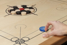 Atelier Radscha Luxury Carrom Board Set - Black/Red Star Design